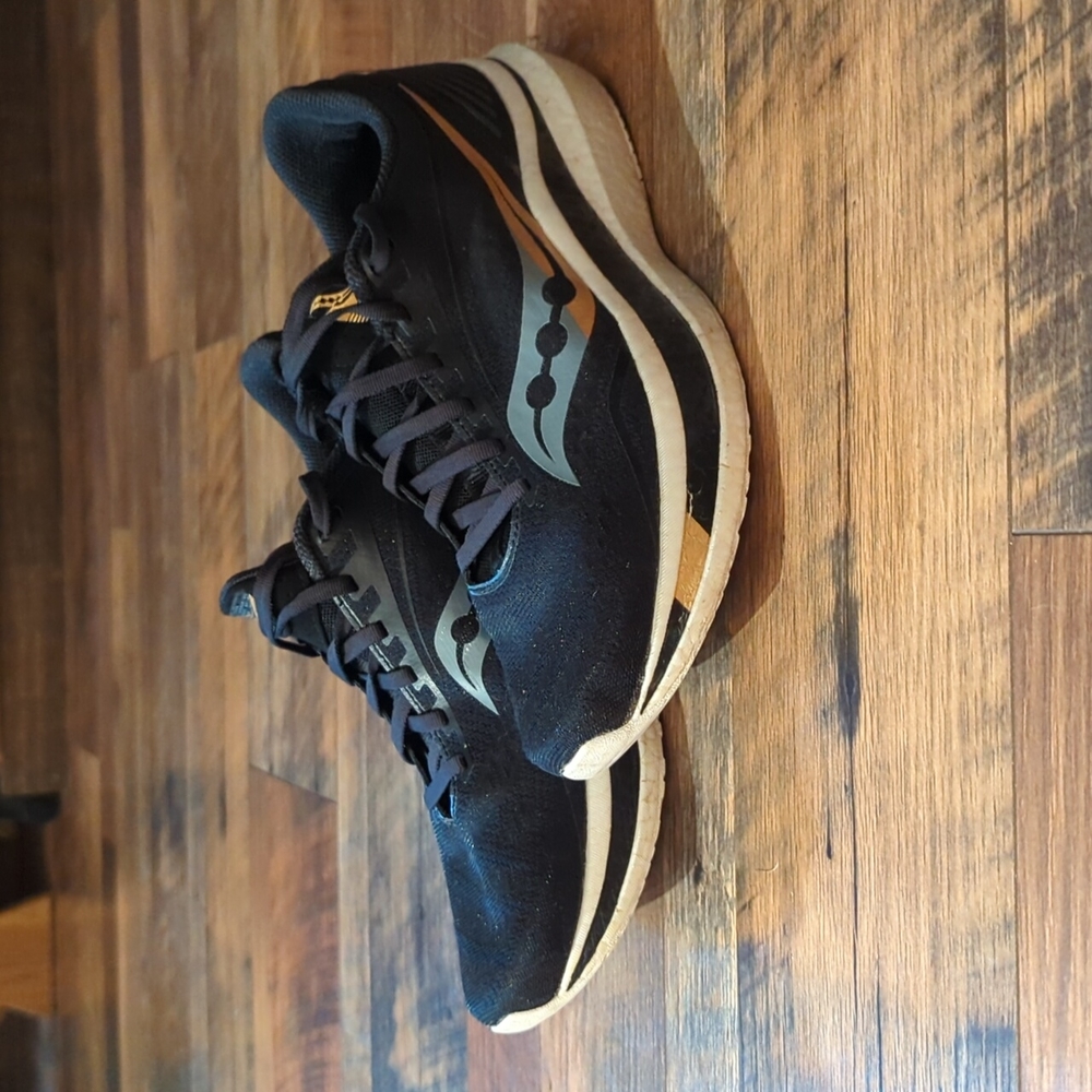 Black Men's Saucony Endorphin Speed size 9